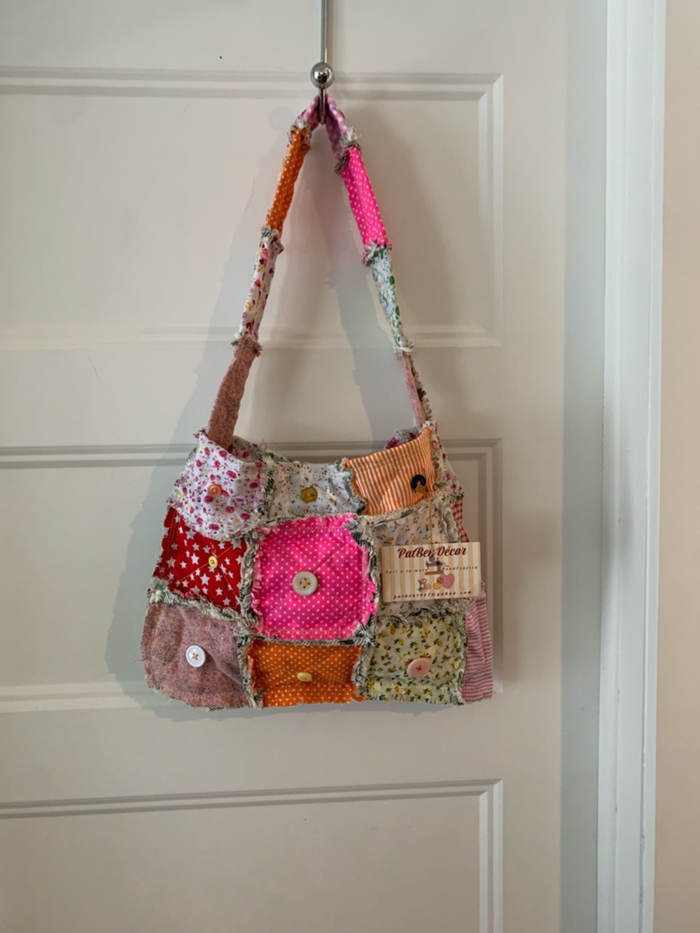 Les Trouve-Tout d'En Haut HandmadeRag quilted style Multicolor Handbag -tote